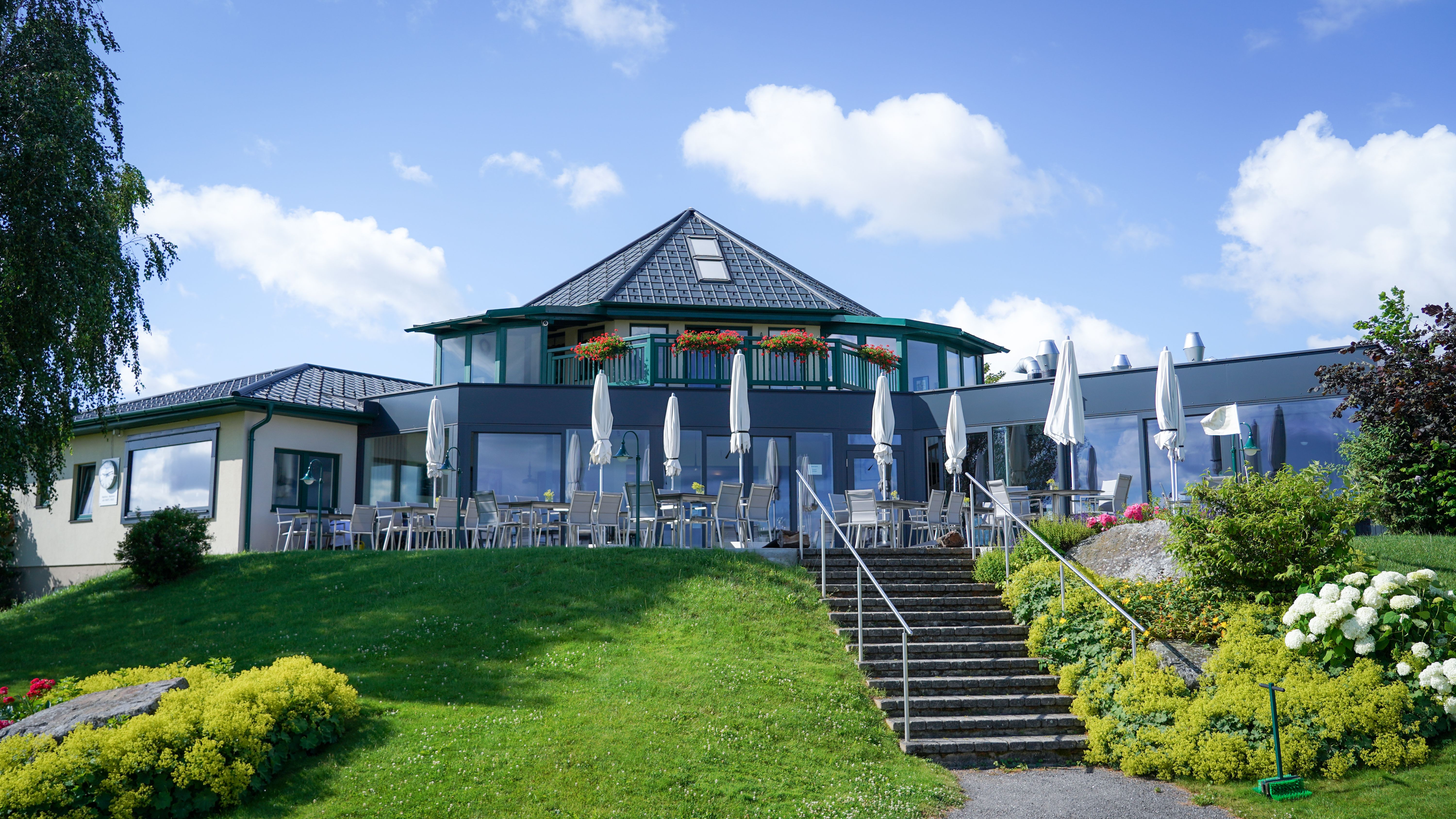 Golfanlage und Golfrestaurant in Fertigbauweise