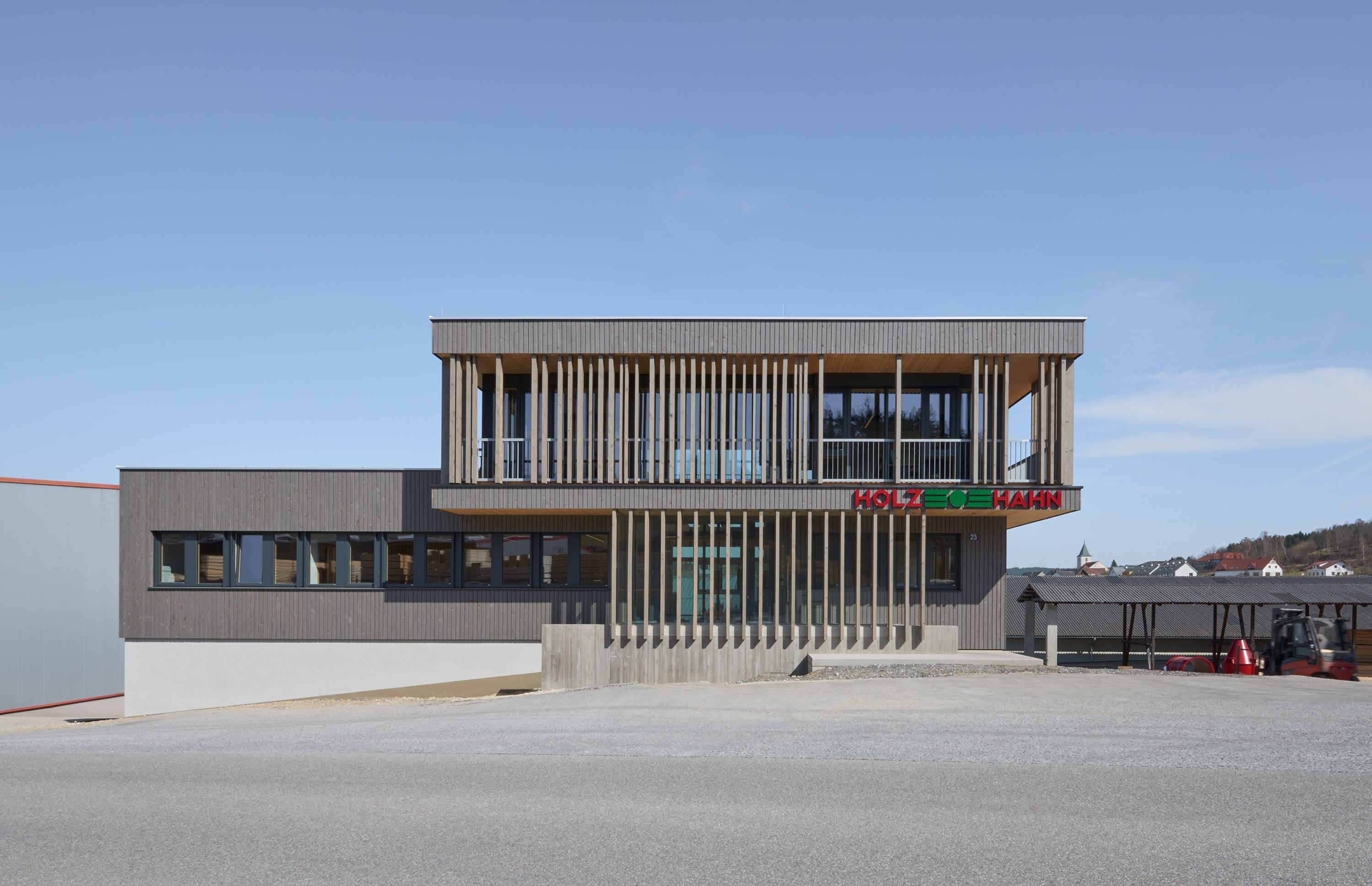 Bürogebäude Holz Hahn GmbH